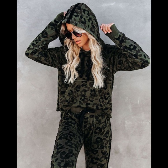 Caliber Cotton Blend Pocketed Leopard Hoodie - Picture 2 of 4